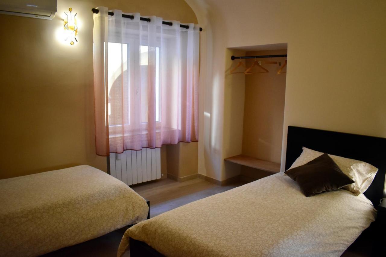 アヴェルサ Dimora Normanna Bed & Breakfast エクステリア 写真