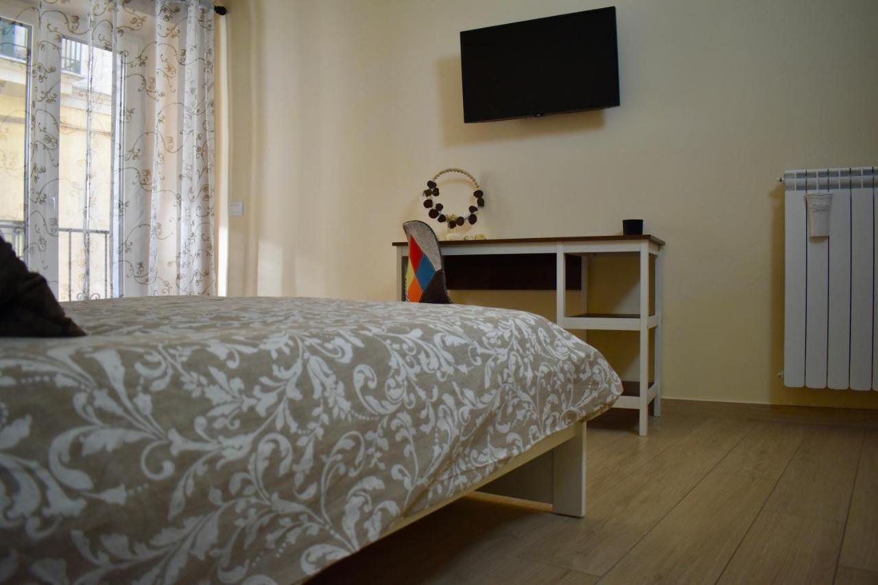 アヴェルサ Dimora Normanna Bed & Breakfast エクステリア 写真